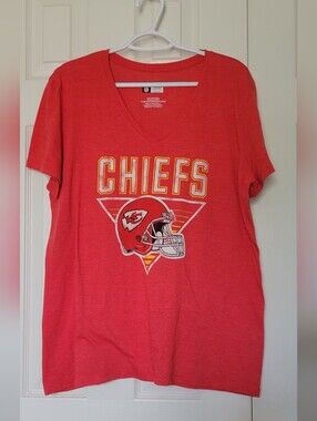 Team Apparel Women's Red V-Neck NFL Chiefs Tee